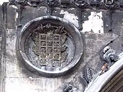 Símbolo de Laurent de Rome sobre la portada de la iglesia