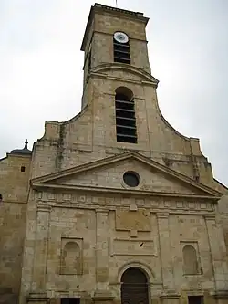 La iglesia de Saint Dagobert (en la plaza)