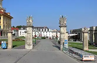 Puerta de entrada a la plaza del castillo