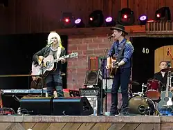 Emmylou Harris y Rodney Crowell – Old Yellow Moon (2014)