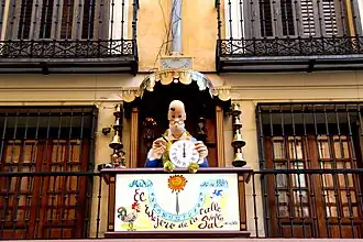 El relojero autómata, con un cartel de Antonio Mingote.