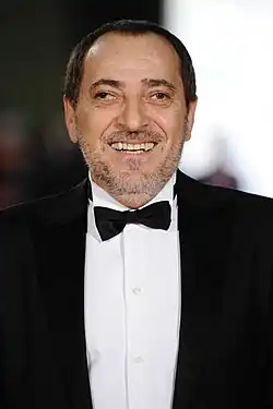 Enrique Villén es la voz de Bacterio.