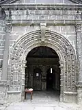 Entrada a la iglesia