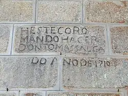 Inscripción en la parte posterior de la iglesia parroquial