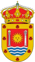 Escudo de Pechina. Sobre la columna derecha, un barco moro.