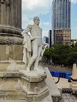 Escultura de Francisco Javier Mina en el Monumento a la Independencia, Ciudad de México.