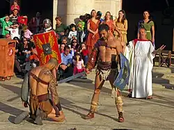 Espectáculo callejero "Espartaco" en la zona de "Roma"