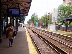 Andén central en dirección Once