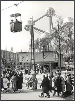 El Atomium y la telecabina durante la Expo&nbsp;58.