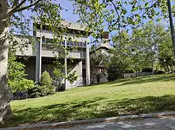 Facultad de Ciencias de la Información, de José María Laguna Martínez y Juan Castañón Fariña (1971)