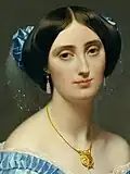 Detalle del rostro de Pauline, en el que pueden apreciarse el tocado, los pendientes y el collar.