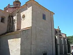 Fachada norte de la iglesia.
