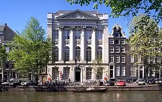 Felix Meritis (1777-1788), en Ámsterdam, obra de Jacob Otten Husly