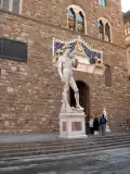 Réplica del David colocada en la Piazza della Signoria, antiguo emplazamiento de la original, en 1910