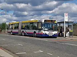 Un autobús articulado de First Mánchester