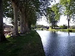 El canal del Garona en Fourques-sur-Garonne