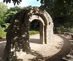 Portail de Chapelle St Georges Bouille.