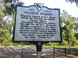 Marcador histórico en el sitio de entierro de Ciénaga de Marion de Francis "General Zorro"