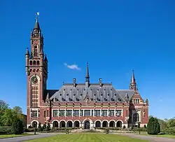 Vredespaleis (1907-1913) de la Haya, obra neorrenacentista de Louis Marie Cordonnier y Johan van der Steur