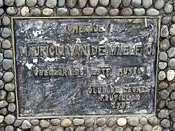 Placa en homenaje a Mauricio van de Maele