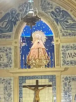 Manto en seda brocada en tonos rosas y rojos