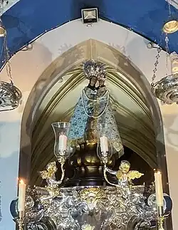 Manto del 50º aniversario de la parroquia