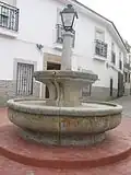 Fuente en plaza Demetrio Medina