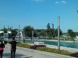 Paseo Santa Lucía dentro del Parque Fundidora.