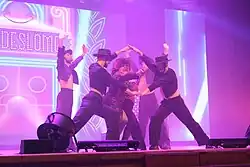 La vedette Paca La Piraña haciendo un número musical inspirado en SloMo durante la gira Gran Hotel de las Reinas de Drag Race España 2022