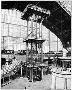 Elevador interior hasta una plataforma de observación