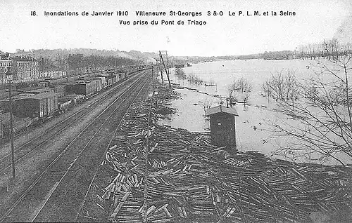 Las vías de la estación después de la riada de Sena de 1910.