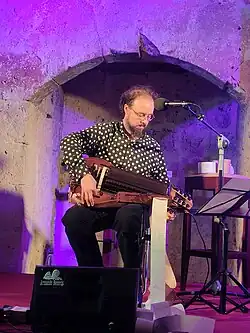 Germán Diaz tocando la zanfona