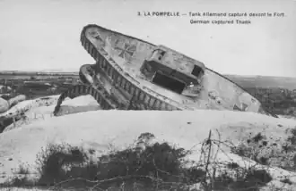 Tanque alemán Mark IV capturado, puesto fuera de combate frente al Fuerte de La Pompelle, Reims, Francia, durante la Primera Guerra Mundial.