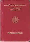 Portada de un pasaporte alemán no biométrico legible por máquina (con el texto "Comunidad Europea" en la parte superior) emitido desde 1988 hasta principios de la década de 2000.