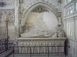 Yacente de Thomas de Saint-Benoît