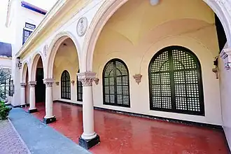 Edificio Gota de Leche (1915) estilo neoespañol, Arcadio Arellano