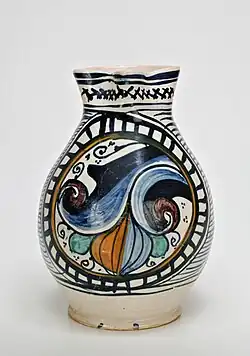 Jarra con el motivo de la hoja «rizada». Familia gótico florido. Faenza fin del siglo XV.