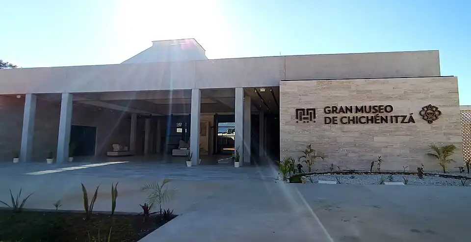Entrada del Gran Museo de Chichén Itzá.