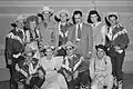 Ernest Tubb (tercero por la izquierda) con traje western