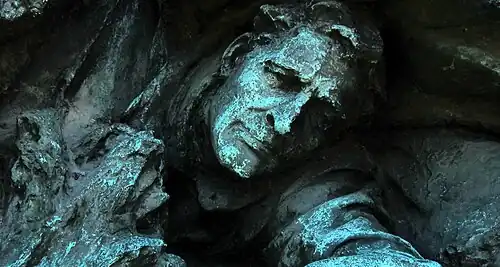 Detalle de Carga de Caballería (posible autorretrato de Henry Shrady), aun con verdín.