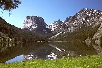 Lagos del río Green y las montañas Squaretop
