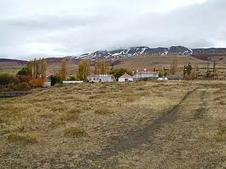 Cerro Guido, con el Cerro Contreras al fondo