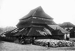 Sinagoga de madera de Gvozdets (Gwoździec), Ucrania, siglo&nbsp;XVII.[58]​