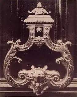 Aldabón de Eugène Atget en el Hôtel de Brunoy.[18]​
