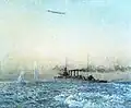 Una pintura del crucero ligero australiano HMAS Sydney y el zepelín alemán L43, entablando combate en el Mar del Norte el 4 de mayo de 1917.