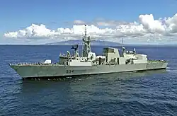 HMCS Regina canadiense, de la clase Halifax.