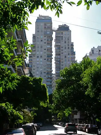 Solares de la avenida Montes de Oca, dos torres gemelas.