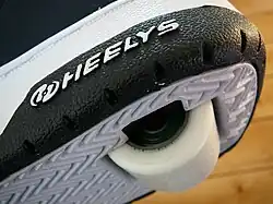 Rueda de patín incorporada en la suela