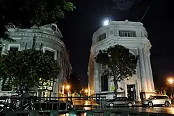 Antiguo Banco Crédito y Ahorro Ponceño y Banco de Ponce. El Banco de Ponce se fusionó con el Banco Popular de Puerto Rico, y el Banco Crédito y Ahorro Ponceño con el Banco Santander.