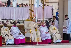 León XIV durante su misa de inicio de pontificado